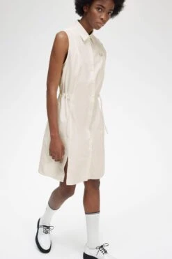 Fred Perry Gathered Sleeveless Shirt Dress -Fred Perry D6152 129 V2 Q323 ED1