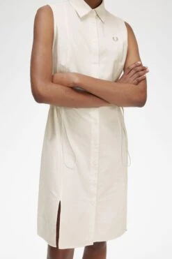 Fred Perry Gathered Sleeveless Shirt Dress -Fred Perry D6152 129 V2 Q323 ED2