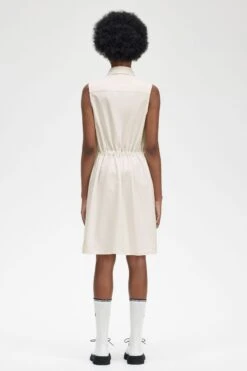 Fred Perry Gathered Sleeveless Shirt Dress -Fred Perry D6152 129 V2 Q323 MOD3 BACK