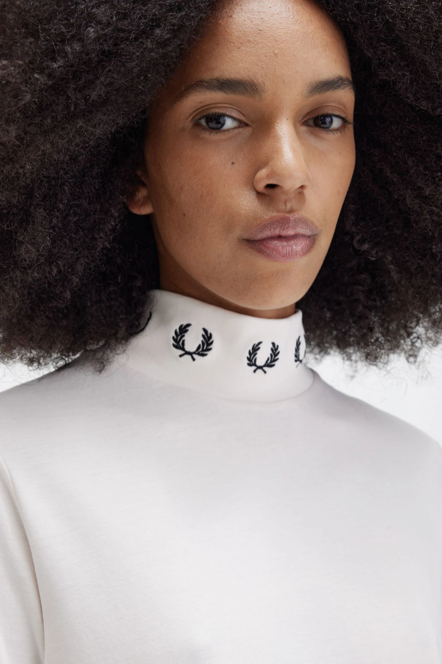 Fred Perry Laurel Wreath High Neck T-Shirt 4 Fred Perry Laurel Wreath High Neck T-Shirt - Image 4