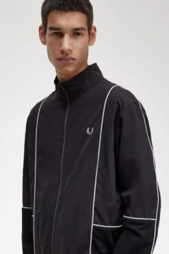 Fred Perry Piped Shell Jacket 11 Fred Perry Piped Shell Jacket -Fred Perry J6520 102 V2 Q323 ED1