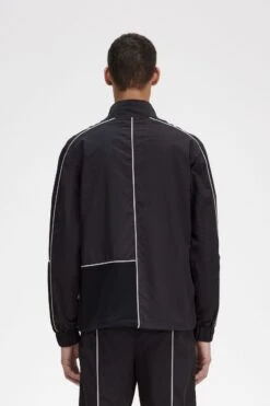Fred Perry Piped Shell Jacket 10 Fred Perry Piped Shell Jacket -Fred Perry J6520 102 V2 Q323 MOD3 BACK