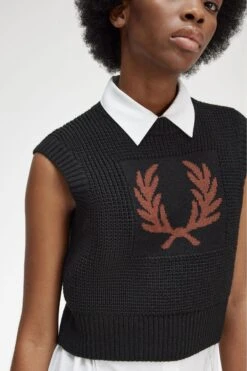 Fred Perry Laurel Wreath Knitted Tank 11 Fred Perry Laurel Wreath Knitted Tank -Fred Perry K6112 102 V2 Q323 ED3