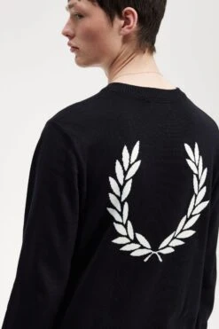 Fred Perry Graphic Laurel Wreath Jumper -Fred Perry K6504 102 V2 Q323 ED1