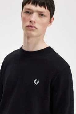 Fred Perry Graphic Laurel Wreath Jumper -Fred Perry K6504 102 V2 Q323 ED2