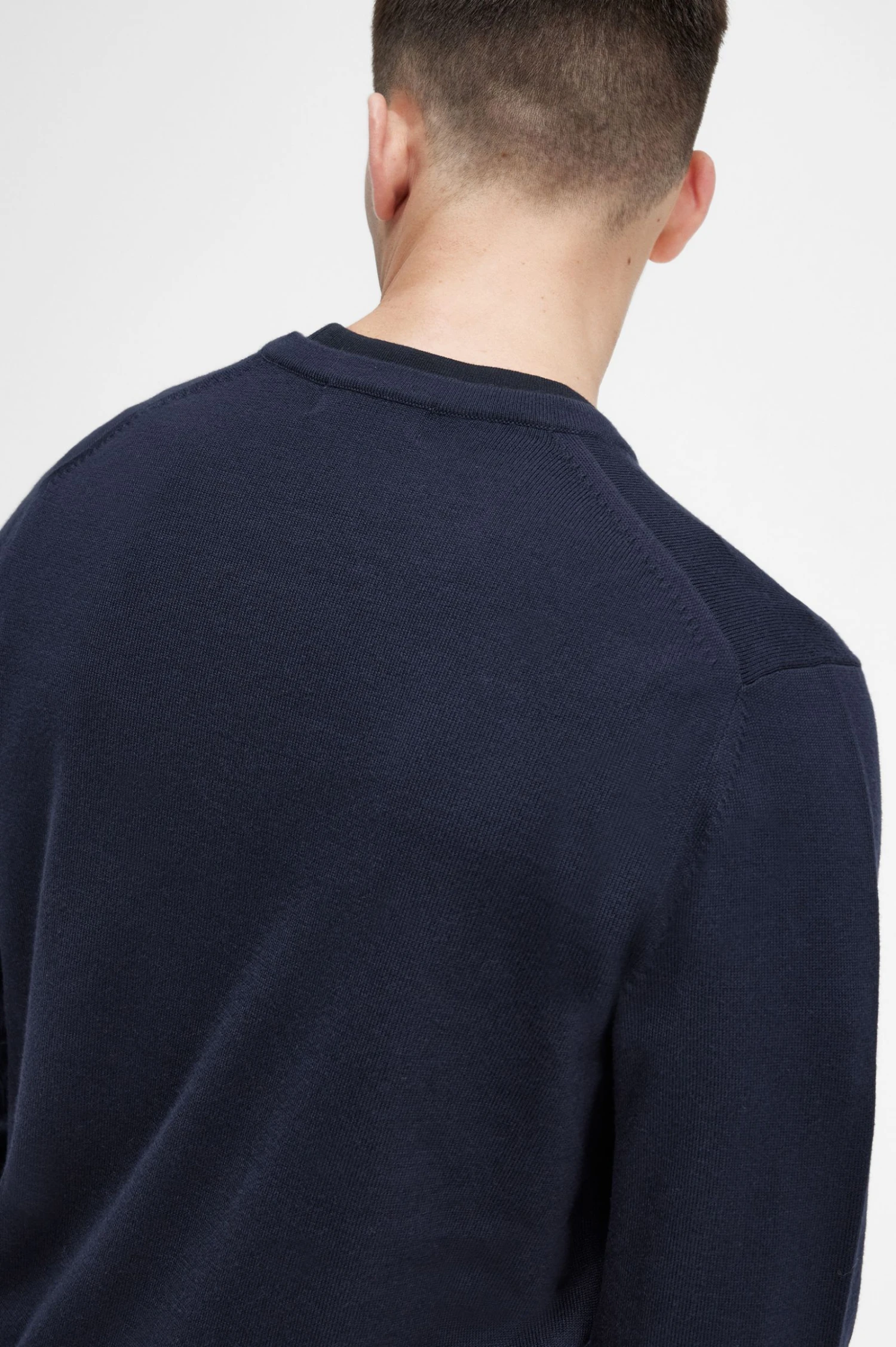 Fred Perry Classic V-Neck Jumper 5 Fred Perry Classic V-Neck Jumper - Image 5