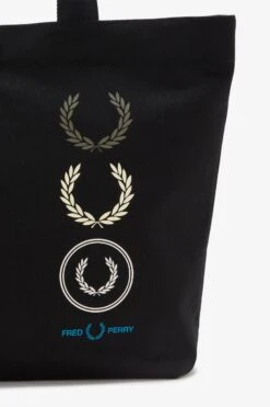 Fred Perry Laurel Wreath Tote Bag 9 Fred Perry Laurel Wreath Tote Bag -Fred Perry L6280 102 V2 Q323 FLAT5