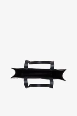 Fred Perry Burnished Leather Tote Bag 8 Fred Perry Burnished Leather Tote Bag -Fred Perry L6285 102 V2 Q323 FLAT4