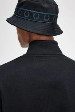 Fred Perry Embroidered Half Zip Sweatshirt 6 Fred Perry Embroidered Half Zip Sweatshirt -Fred Perry M5547 102 V2 Q323 ED1