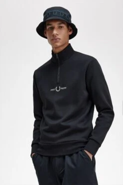 Fred Perry Embroidered Half Zip Sweatshirt 7 Fred Perry Embroidered Half Zip Sweatshirt -Fred Perry M5547 102 V2 Q323 ED2