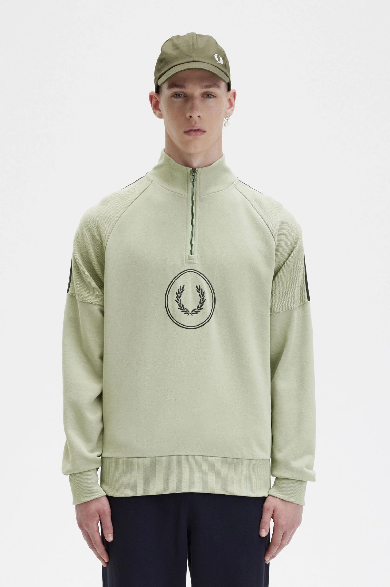 Fred Perry Circle Branding Half-Zip Sweatshirt 2 Fred Perry Circle Branding Half-Zip Sweatshirt - Image 2