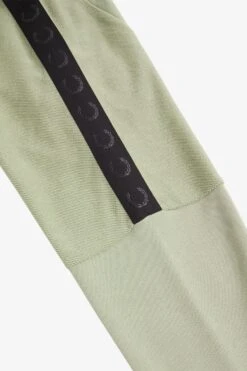 Fred Perry Circle Branding Half-Zip Sweatshirt 13 Fred Perry Circle Branding Half-Zip Sweatshirt -Fred Perry M5693 M37 7