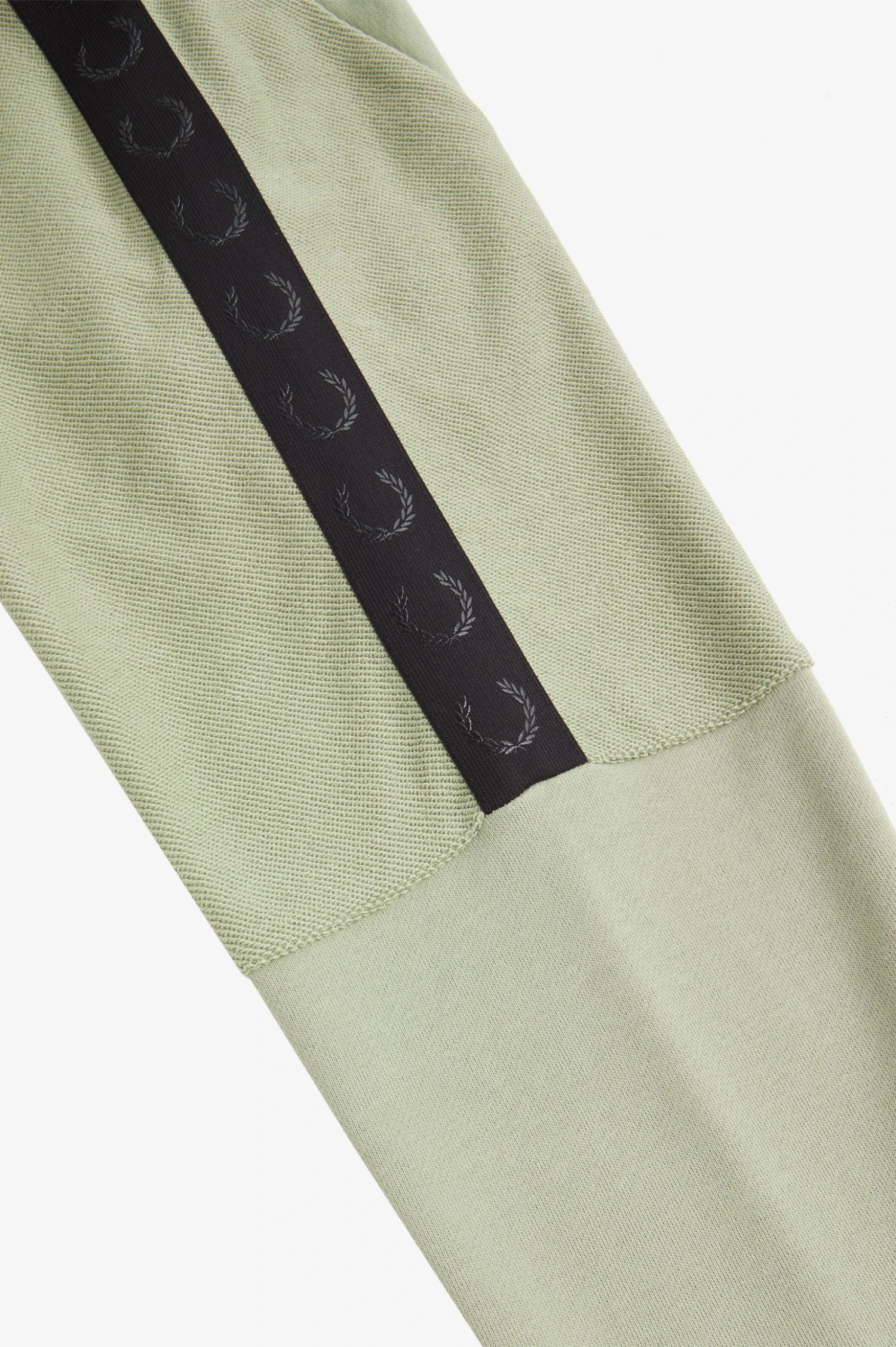 Fred Perry Circle Branding Half-Zip Sweatshirt 7 Fred Perry Circle Branding Half-Zip Sweatshirt - Image 7