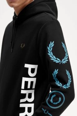 Fred Perry Graphic Branding Hooded Sweatshirt -Fred Perry M6544 102 V2 Q323 ED2