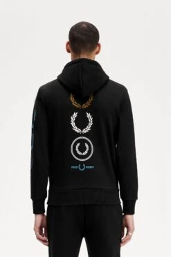 Fred Perry Graphic Branding Hooded Sweatshirt -Fred Perry M6544 102 V2 Q323 MOD3 BACK