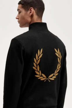 Fred Perry Double Graphic Half Zip Sweatshirt -Fred Perry M6548 102 V2 Q323 ED2