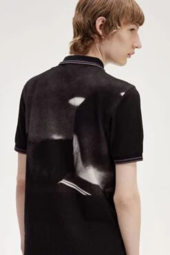 Rave Graphic Fred Perry Shirt -Fred Perry M6610 102 V2 Q323 ED3