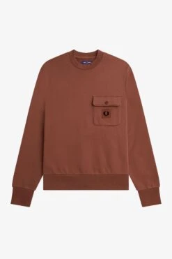 Fred Perry Badge Detail Crew Neck Sweatshirt 10 Fred Perry Badge Detail Crew Neck Sweatshirt -Fred Perry M6805 S54 V2 Q323 FLATFRONT