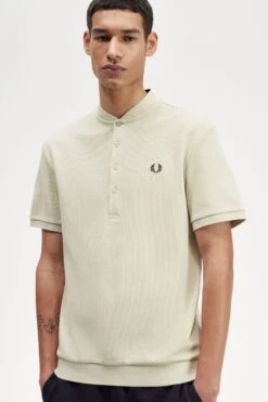 Fred Perry Henley Polo Shirt -Fred Perry M6818 P04 V2 Q323 ED1