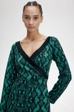 Fred Perry Off-the-Shoulder Snakeprint Dress -Fred Perry SD6544 R35 V2 Q323 ED1